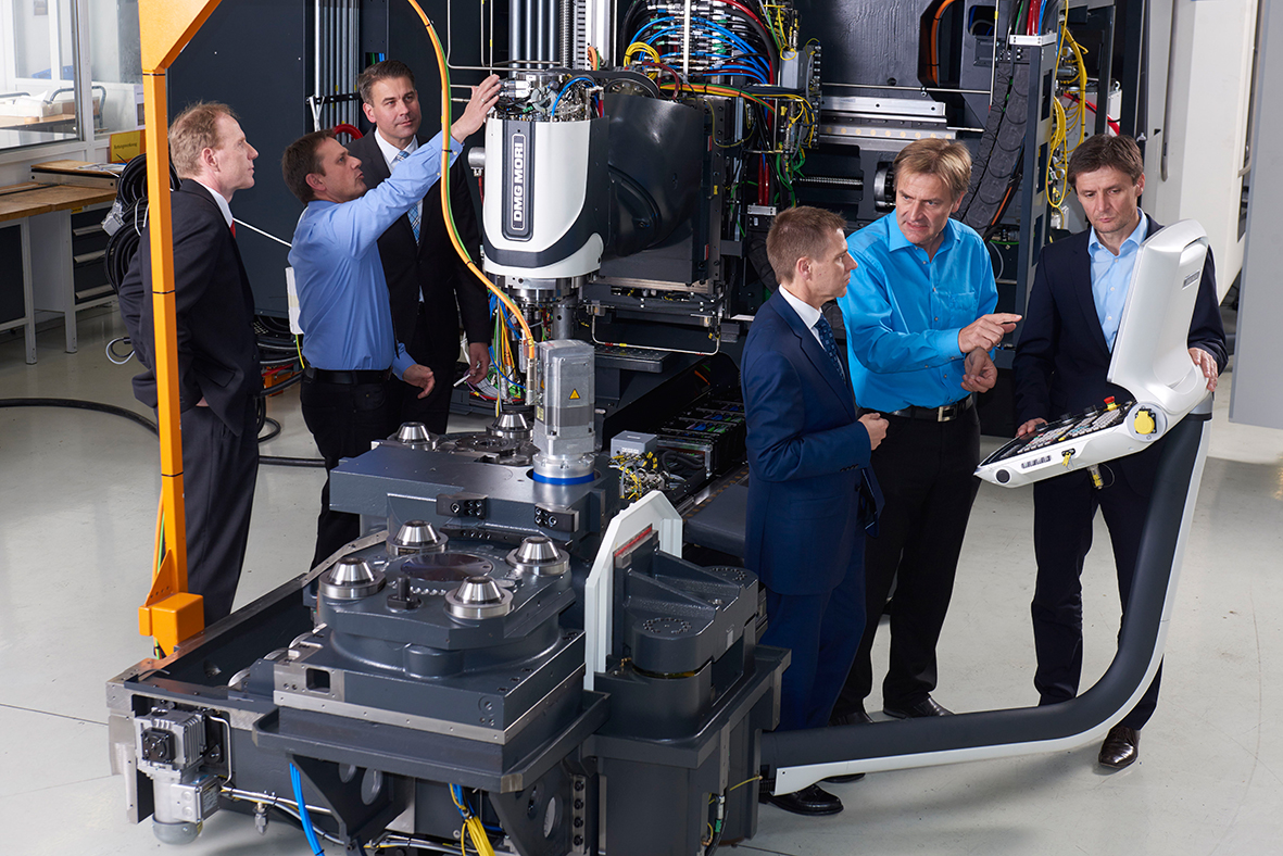 在一個(gè)實(shí)際投資項目中，舍弗勒和Deckel Maho Pfronten公司的專(zhuān)家開(kāi)發(fā)出了&ldquo;機床4.0&rdquo;，利用現有生產(chǎn)技術(shù)與傳感器、云技術(shù)和數字化零部件的連接，向數字化生產(chǎn)目標邁出了實(shí)質(zhì)性的一步。